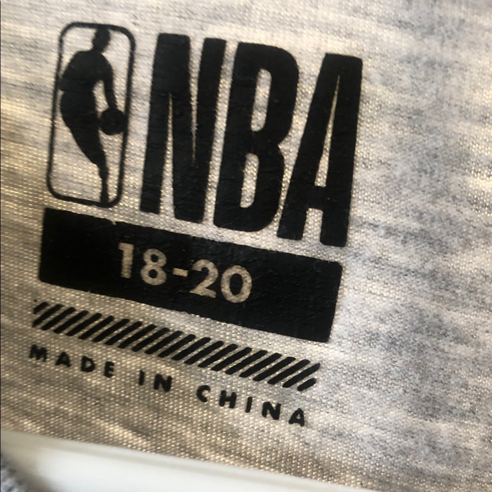 NBA Gray and Red Kids Short Sleeve Tee - Picture 2 of 3